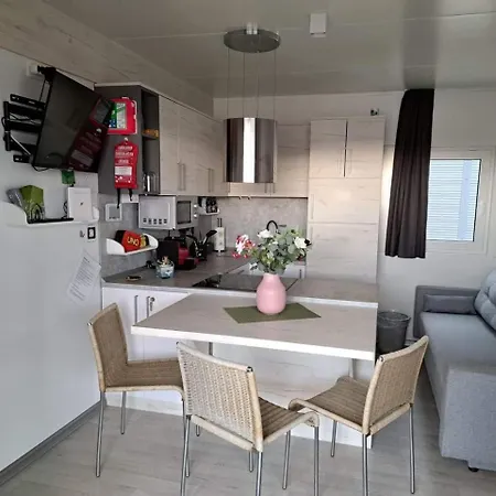 Hébergement de vacances Mobile Kowatsch Mit Traumhaften Meerblick Pakoštane
