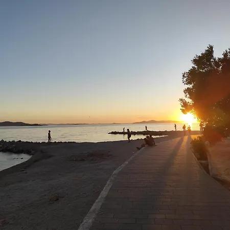 Mobile Kowatsch Mit Traumhaften Meerblick Hébergement de vacances Pakoštane